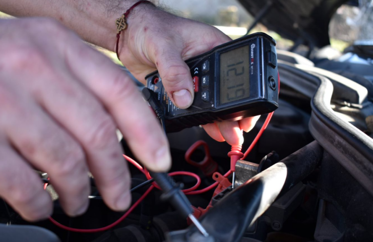 How to Check a Deep Cycle Battery With a Multimeter 1